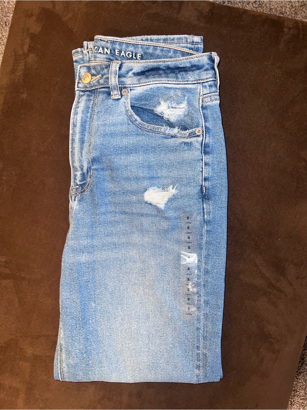 NWT - American Eagle Mom Jeans - Light Blue Jeans - Women’s 8L - NWT